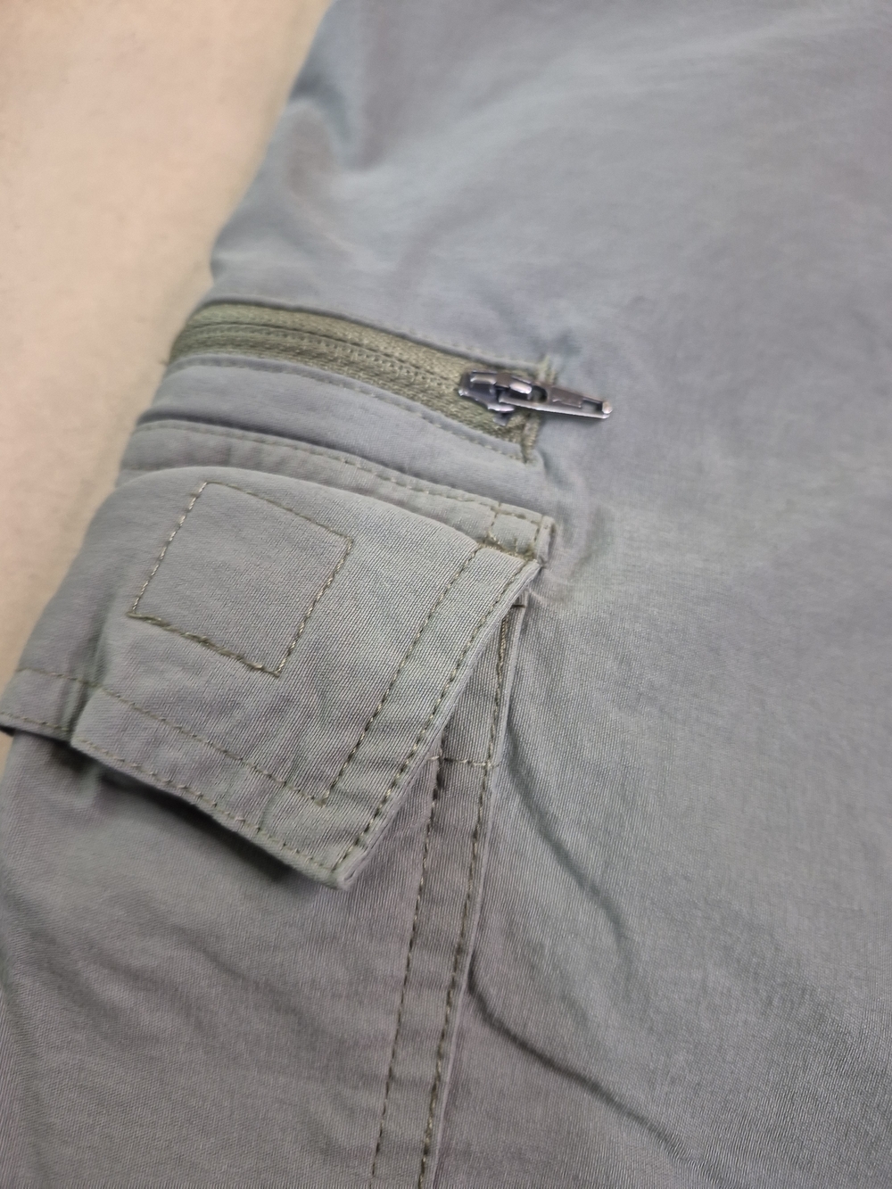 Orvis Men's Cargo Shorts in Light Olive with Striped Webbing Belt 3355/379 - Picture 4 of 10